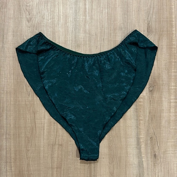 Vintage Gold Label Victoria’s Secret Green Satin Shorts - Picture 1 of 4